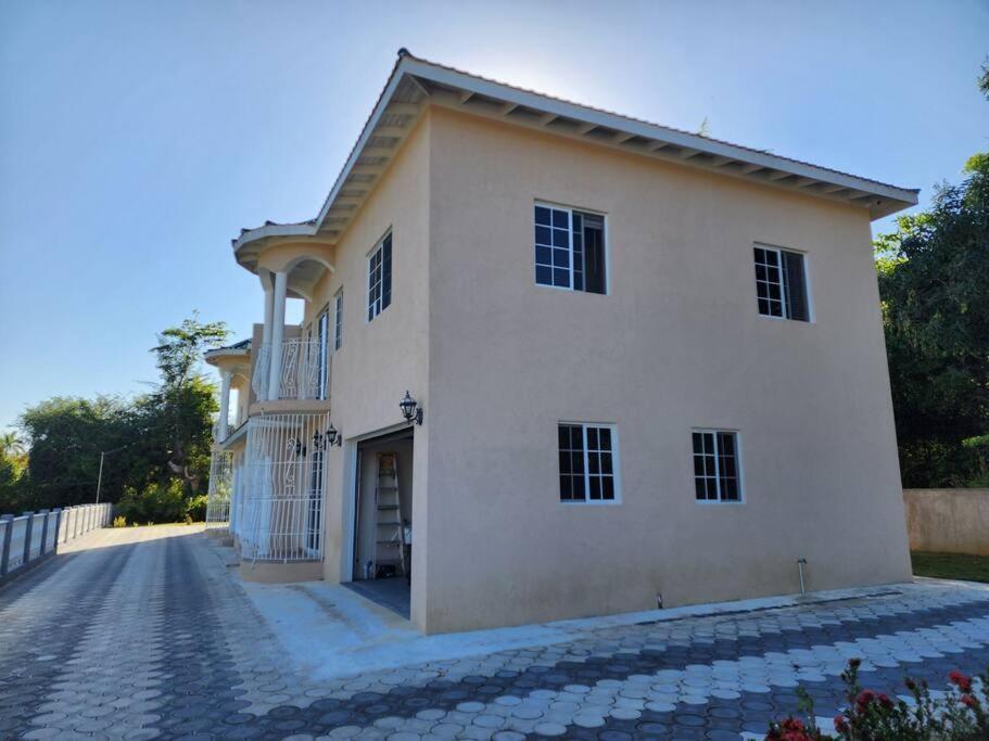 Paradise Nestled Between Montego Bay And Negril Hopewell Exterior photo